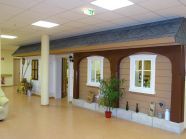 Zimmererarbeiten eines Umgebindes im Raum